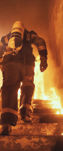 Bombeiro em combate a incendio